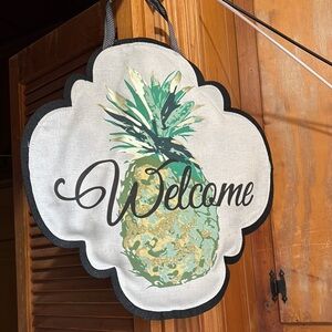 Welcome Sign with Pineapple Design